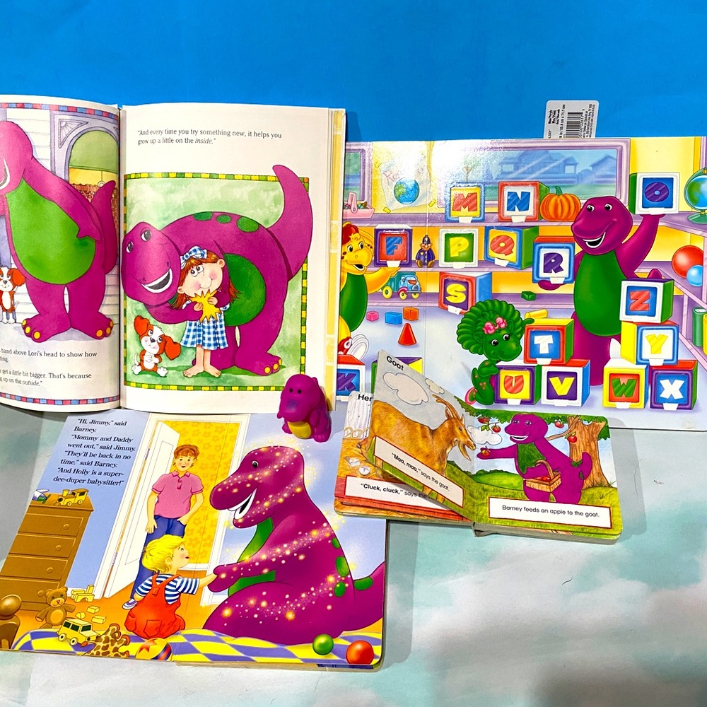 BARNEY THE PURPLE DINOSAUR VTG 90’s BOOK BUNDLE OF 4 BOOKS & PURPLE DINOSAUR - Picture 2 of 10